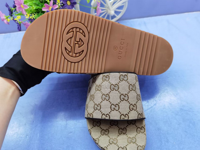 G*u*i* sandal100